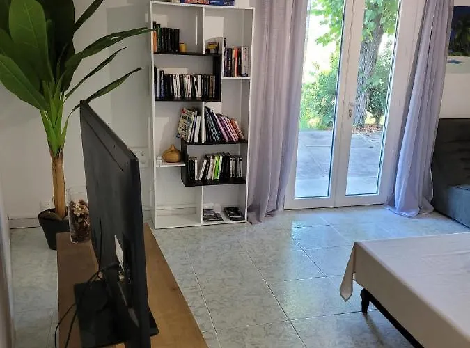 Bas De F3 Proche Ajaccio Apartment *